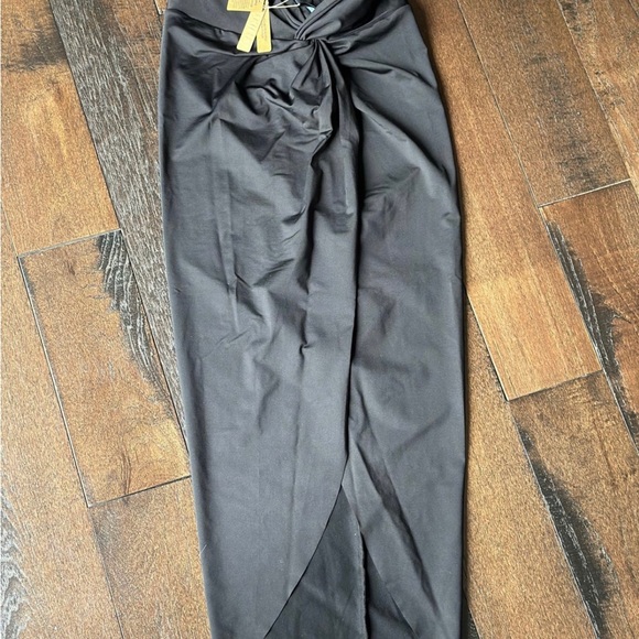 SKIMS XXS Black Swim Sarong - NWT - Picture 2 of 3